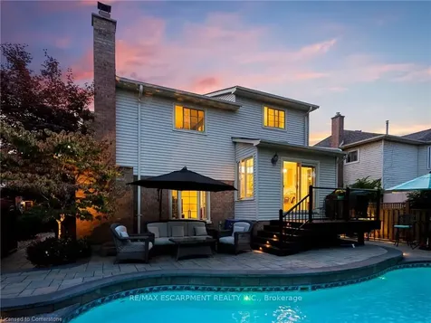 2079 Hunters Wood Drive Burlington ON L7M 2T1