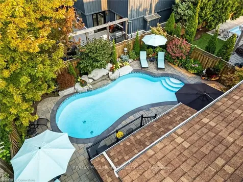 2079 Hunters Wood Drive Burlington ON L7M 2T1