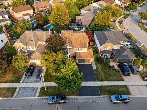 2079 Hunters Wood Drive Burlington ON L7M 2T1