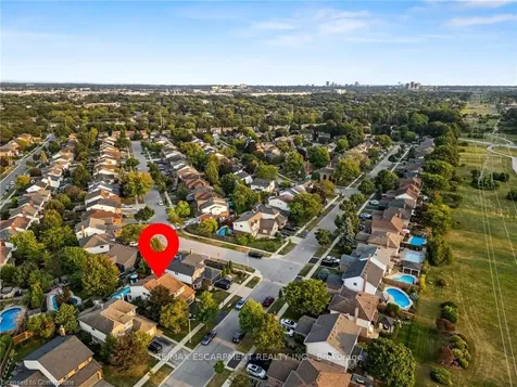 2079 Hunters Wood Drive Burlington ON L7M 2T1