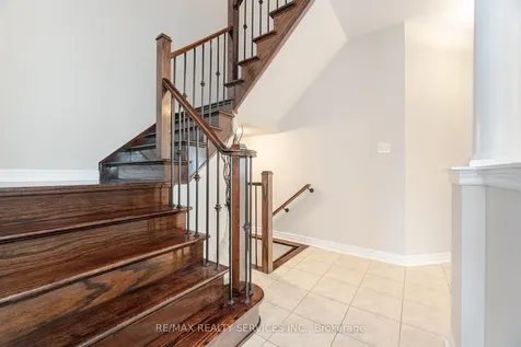 21 Fallgate Drive Brampton ON L6X 0R6