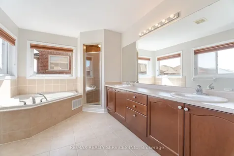 21 Fallgate Drive Brampton ON L6X 0R6