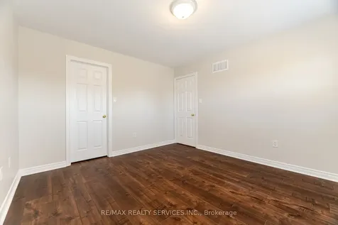 21 Fallgate Drive Brampton ON L6X 0R6