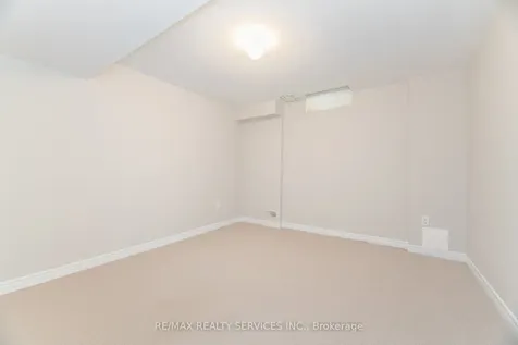 21 Fallgate Drive Brampton ON L6X 0R6