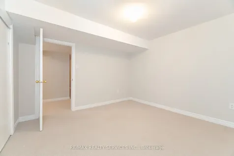 21 Fallgate Drive Brampton ON L6X 0R6