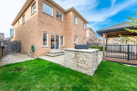 21 Fallgate Drive Brampton ON L6X 0R6