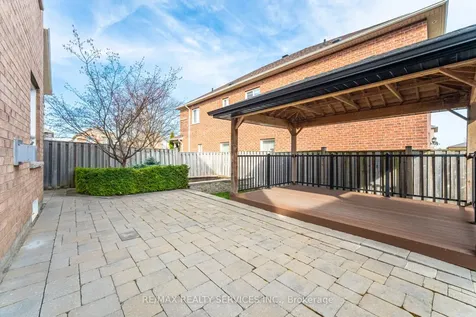 21 Fallgate Drive Brampton ON L6X 0R6