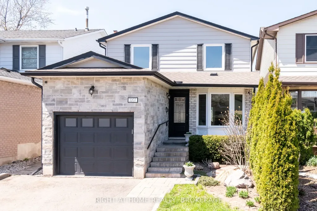 2207 Melissa Crescent Burlington ON L7P 4L8