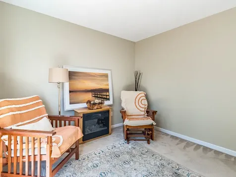 196 Cullum Court Burlington ON L7T 4A9