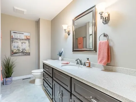 196 Cullum Court Burlington ON L7T 4A9