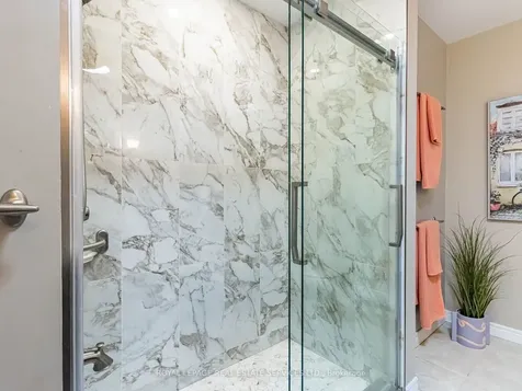 196 Cullum Court Burlington ON L7T 4A9