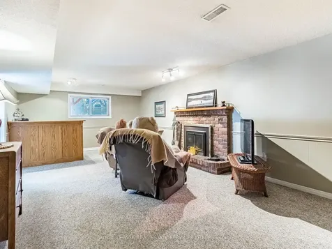 196 Cullum Court Burlington ON L7T 4A9