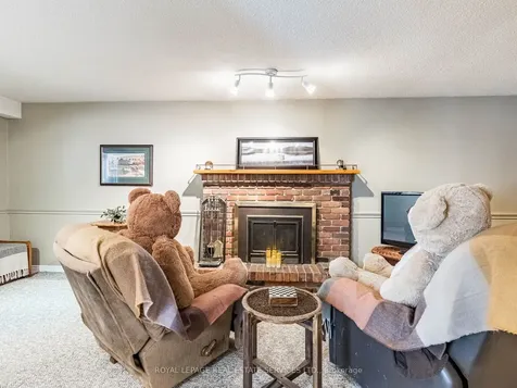 196 Cullum Court Burlington ON L7T 4A9