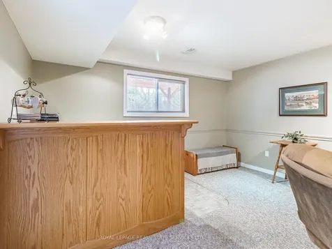 196 Cullum Court Burlington ON L7T 4A9