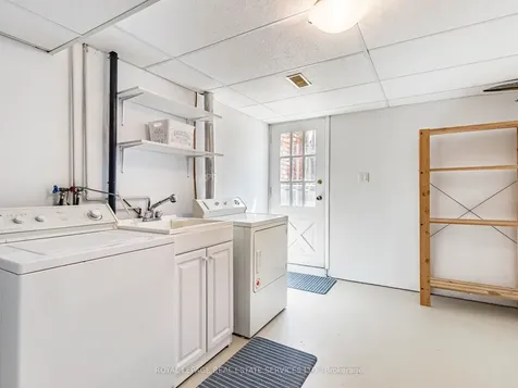 196 Cullum Court Burlington ON L7T 4A9