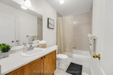 22 Mistdale Crescent Brampton ON L7A 1S1