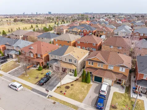 22 Mistdale Crescent Brampton ON L7A 1S1