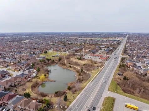 22 Mistdale Crescent Brampton ON L7A 1S1