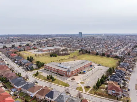 22 Mistdale Crescent Brampton ON L7A 1S1