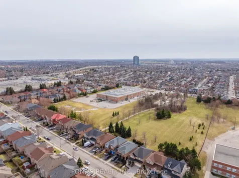 22 Mistdale Crescent Brampton ON L7A 1S1