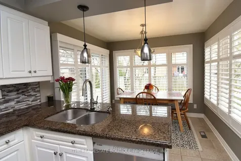 3219 Hazelwood Avenue Burlington ON L7M 2V3