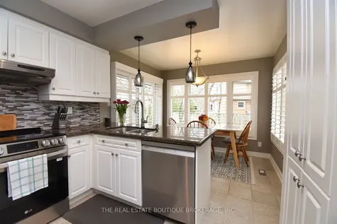 3219 Hazelwood Avenue Burlington ON L7M 2V3