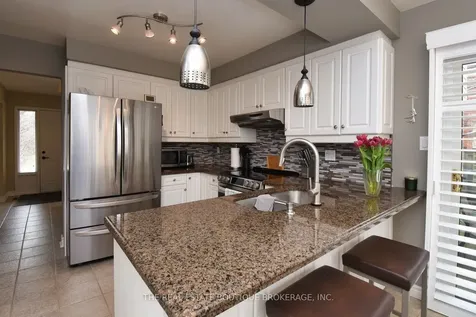 3219 Hazelwood Avenue Burlington ON L7M 2V3