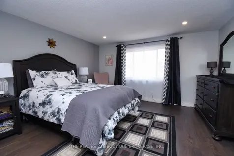 3219 Hazelwood Avenue Burlington ON L7M 2V3