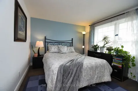 3219 Hazelwood Avenue Burlington ON L7M 2V3