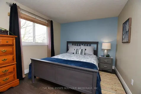 3219 Hazelwood Avenue Burlington ON L7M 2V3