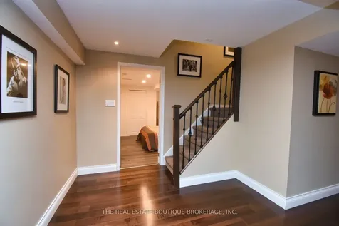 3219 Hazelwood Avenue Burlington ON L7M 2V3