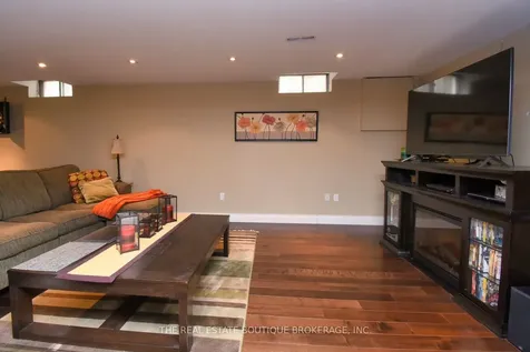 3219 Hazelwood Avenue Burlington ON L7M 2V3