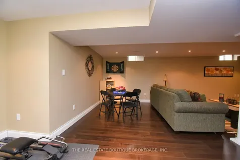 3219 Hazelwood Avenue Burlington ON L7M 2V3