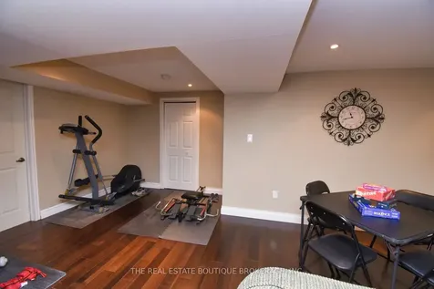 3219 Hazelwood Avenue Burlington ON L7M 2V3