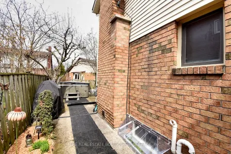 3219 Hazelwood Avenue Burlington ON L7M 2V3