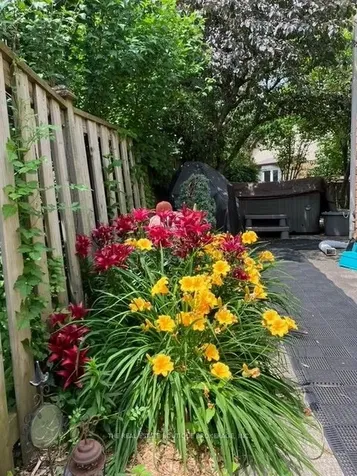 3219 Hazelwood Avenue Burlington ON L7M 2V3