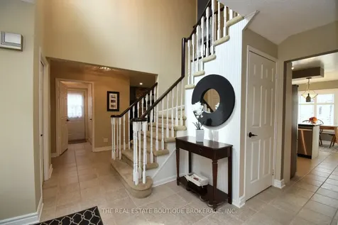 3219 Hazelwood Avenue Burlington ON L7M 2V3