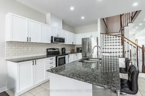 71 Relton Circle Brampton ON L6P 4A7