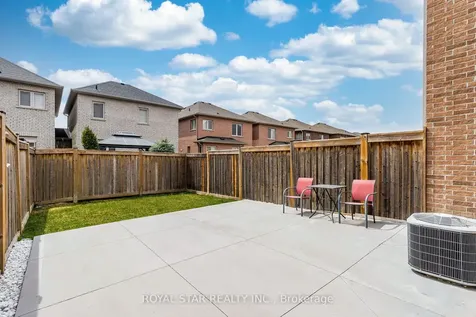 71 Relton Circle Brampton ON L6P 4A7