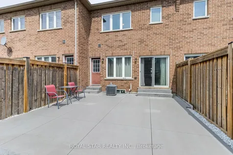 71 Relton Circle Brampton ON L6P 4A7