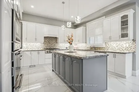 18 Dalmeny Drive Brampton ON L6X 0X3