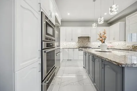 18 Dalmeny Drive Brampton ON L6X 0X3