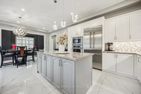 18 Dalmeny Drive Brampton ON L6X 0X3