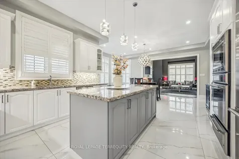 18 Dalmeny Drive Brampton ON L6X 0X3