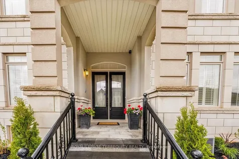 18 Dalmeny Drive Brampton ON L6X 0X3