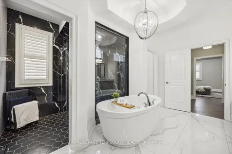 18 Dalmeny Drive Brampton ON L6X 0X3