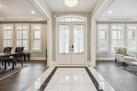 18 Dalmeny Drive Brampton ON L6X 0X3