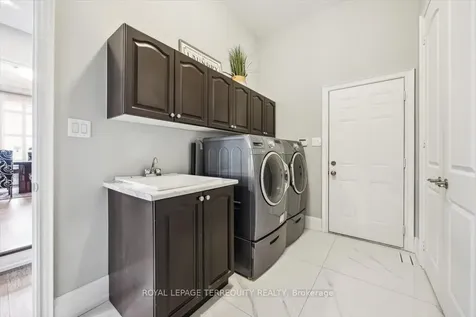 18 Dalmeny Drive Brampton ON L6X 0X3