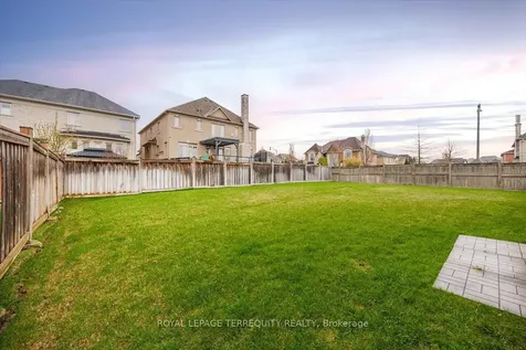 18 Dalmeny Drive Brampton ON L6X 0X3