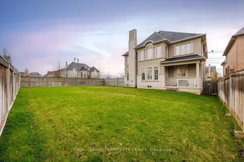 18 Dalmeny Drive Brampton ON L6X 0X3